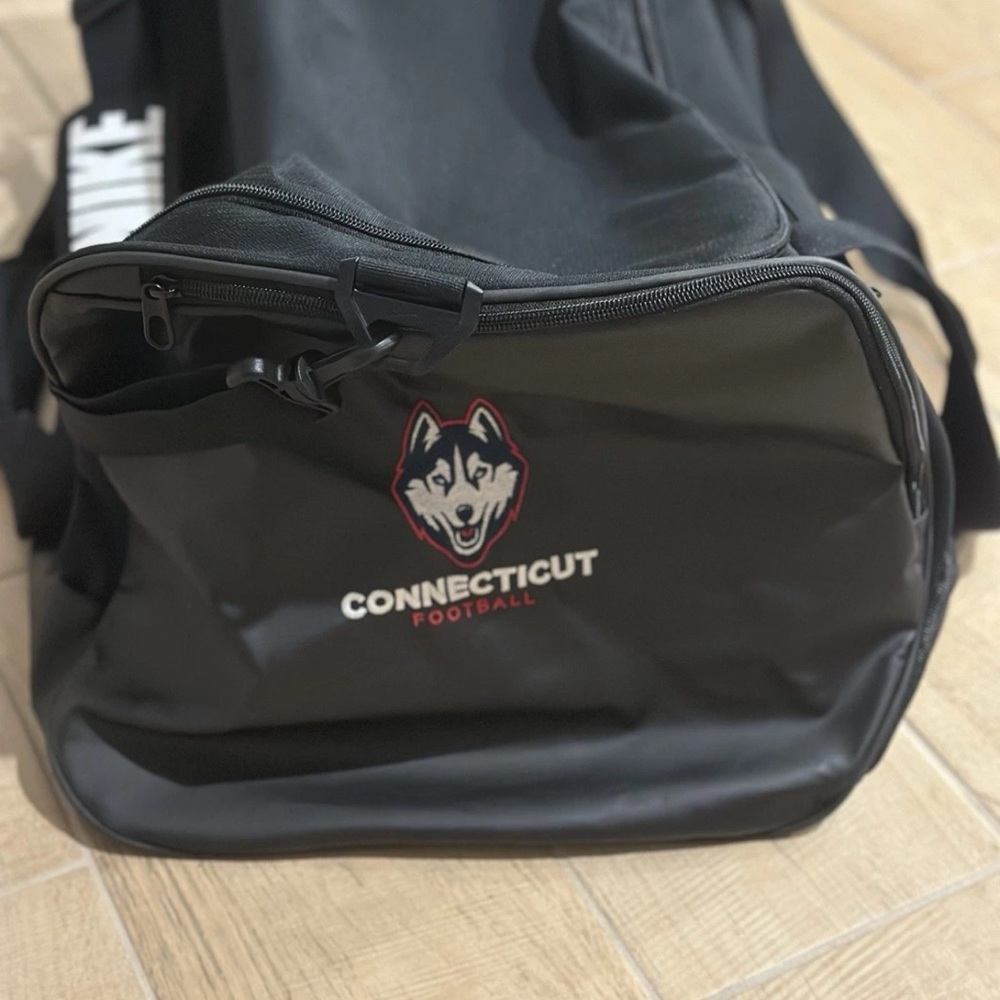 Nike Uconn Huskies Football Team Issue Travel Duffel Bag